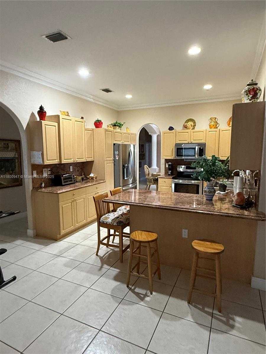 Small Image of 8943 NORTH WEST 174TH ST, Hialeah Number 32