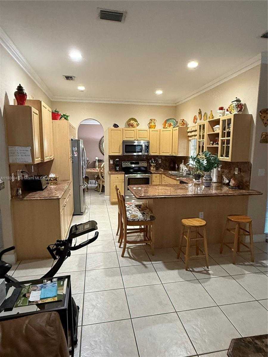 Small Image of 8943 NORTH WEST 174TH ST, Hialeah Number 33