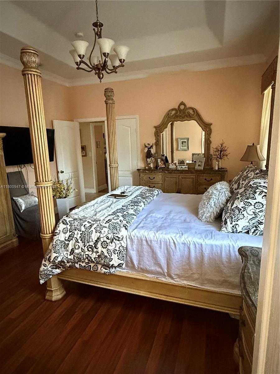 Small Image of 8943 NORTH WEST 174TH ST, Hialeah Number 5