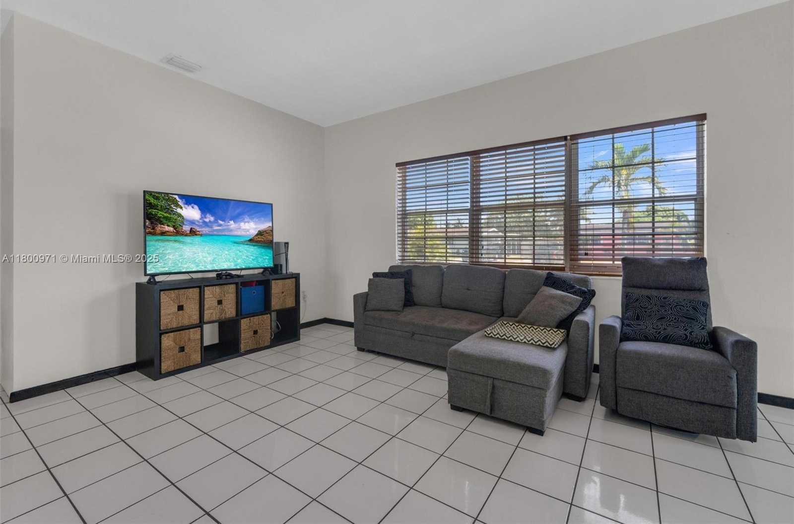 Small Image of 1371 NORTH WEST 198TH ST, Miami Gardens Number 10