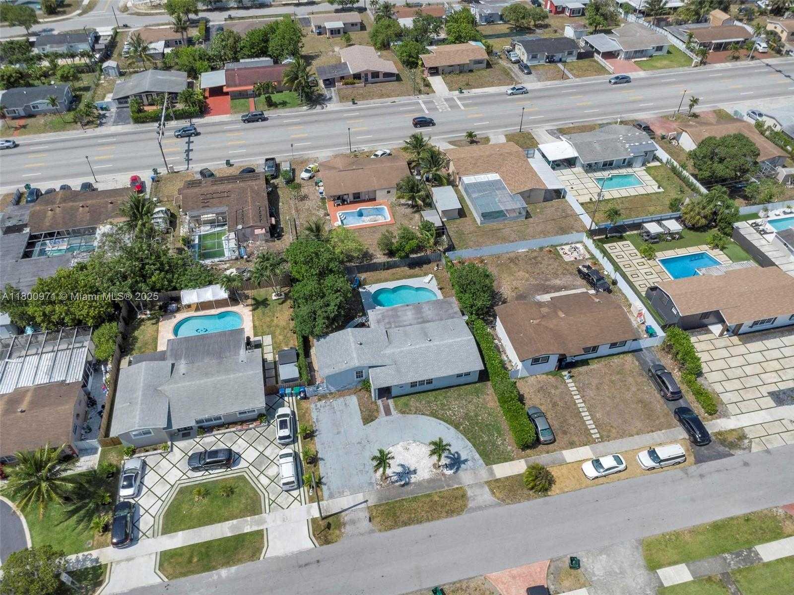 Small Image of 1371 NORTH WEST 198TH ST, Miami Gardens Number 36