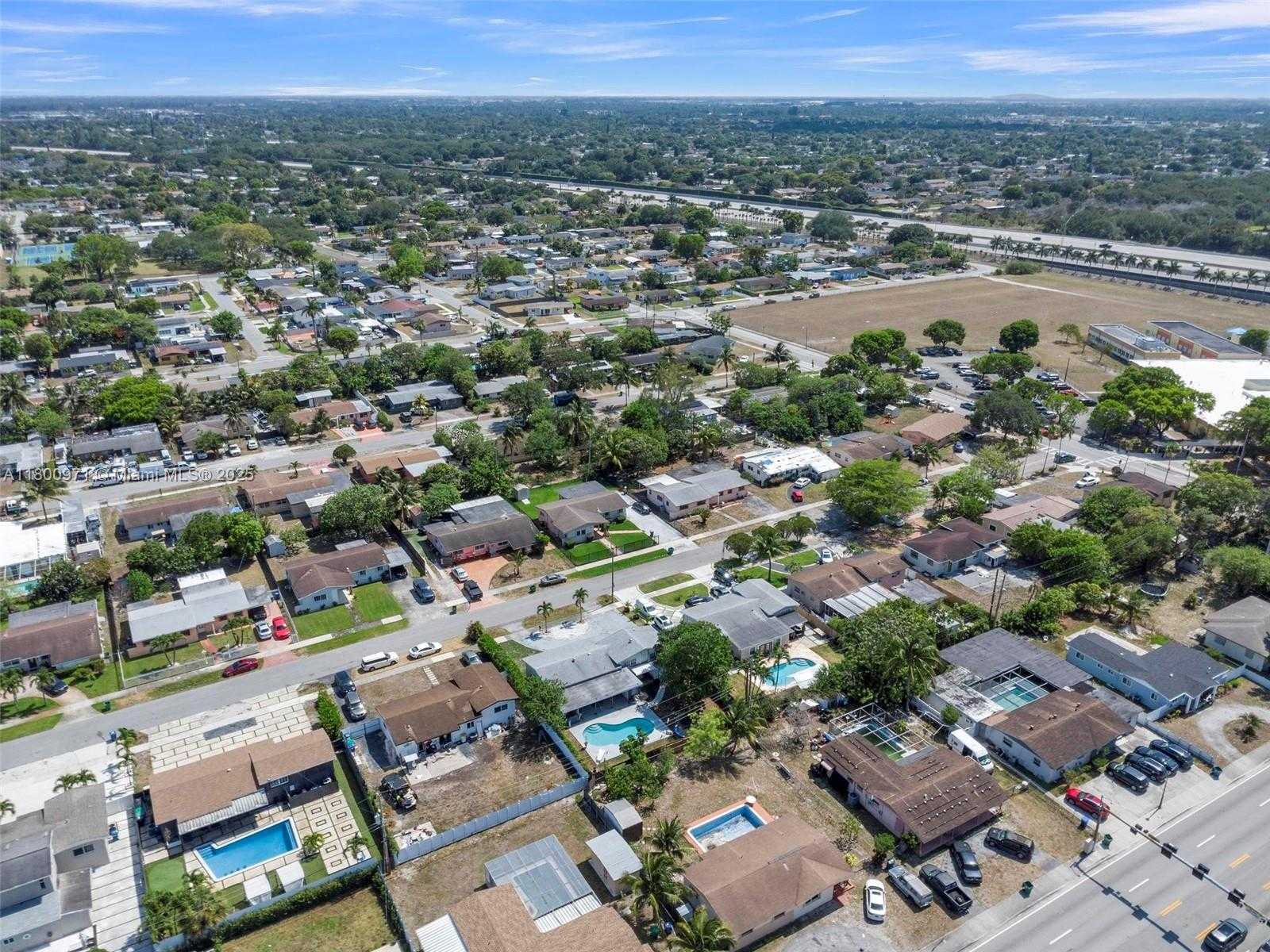 Small Image of 1371 NORTH WEST 198TH ST, Miami Gardens Number 40