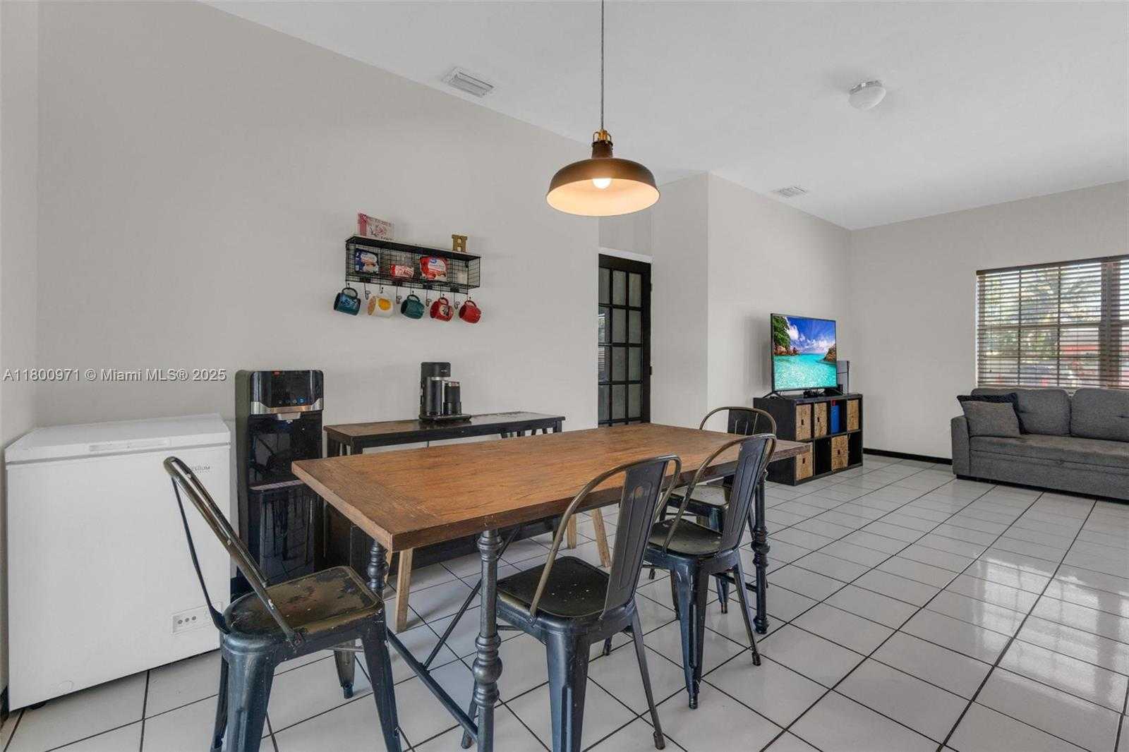 Small Image of 1371 NORTH WEST 198TH ST, Miami Gardens Number 5