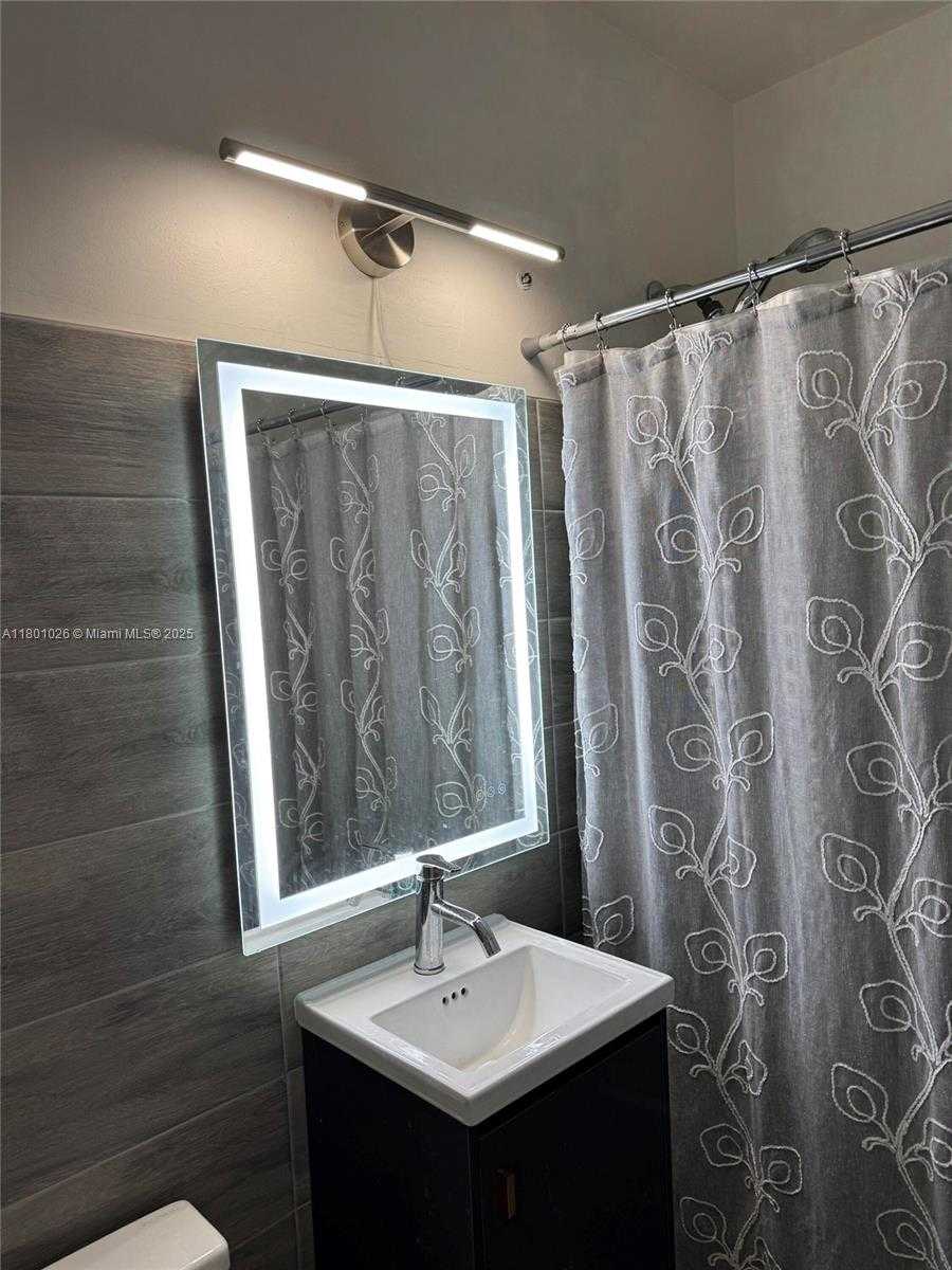 Small Image of 755 NORTH WEST 126TH ST, North Miami Number 10
