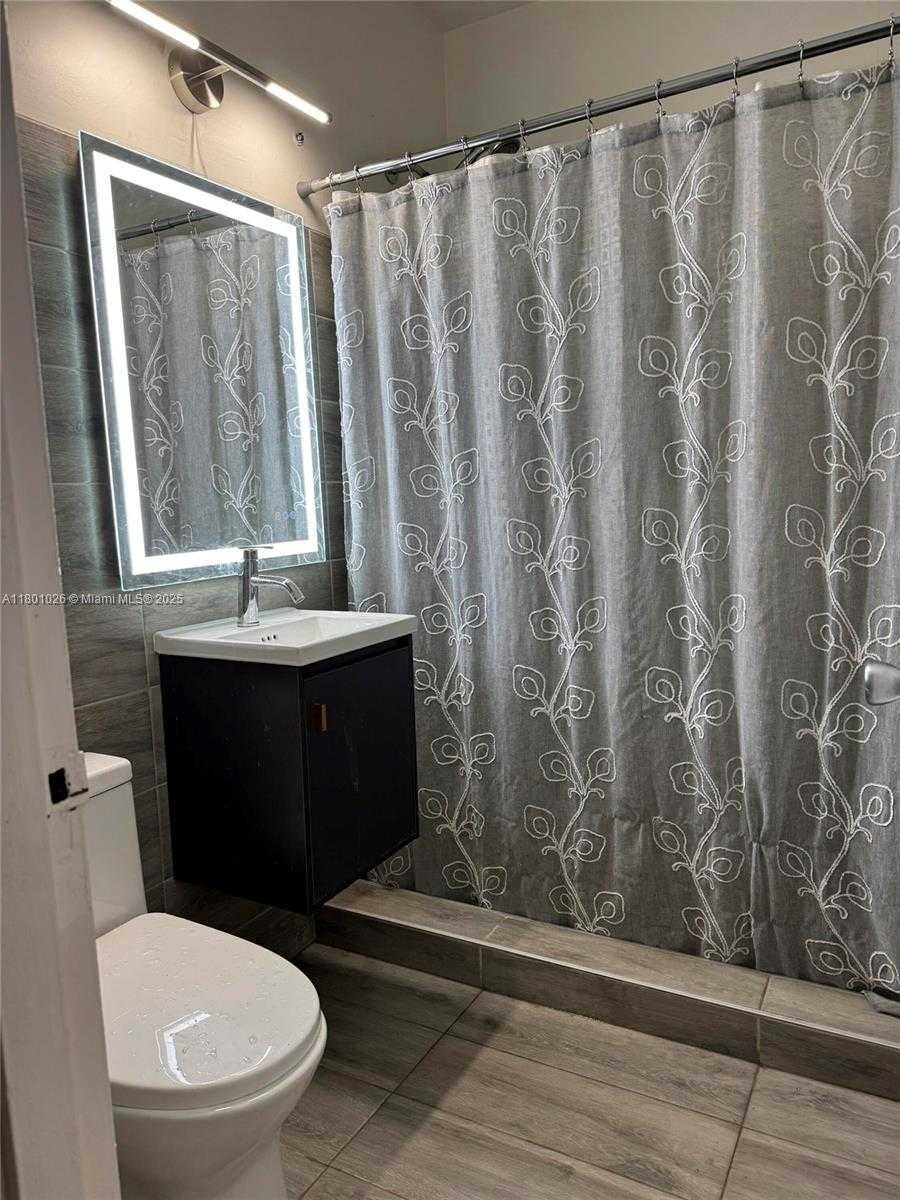 Small Image of 755 NORTH WEST 126TH ST, North Miami Number 9