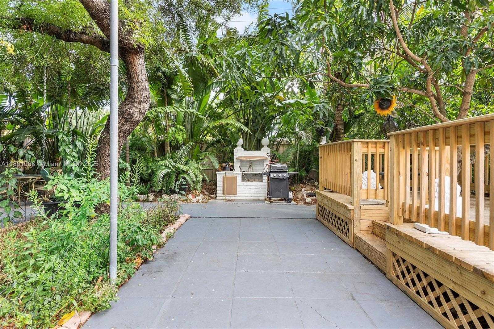 Small Image of 1012 NORTH EAST 8TH ST, Hallandale Beach Number 24