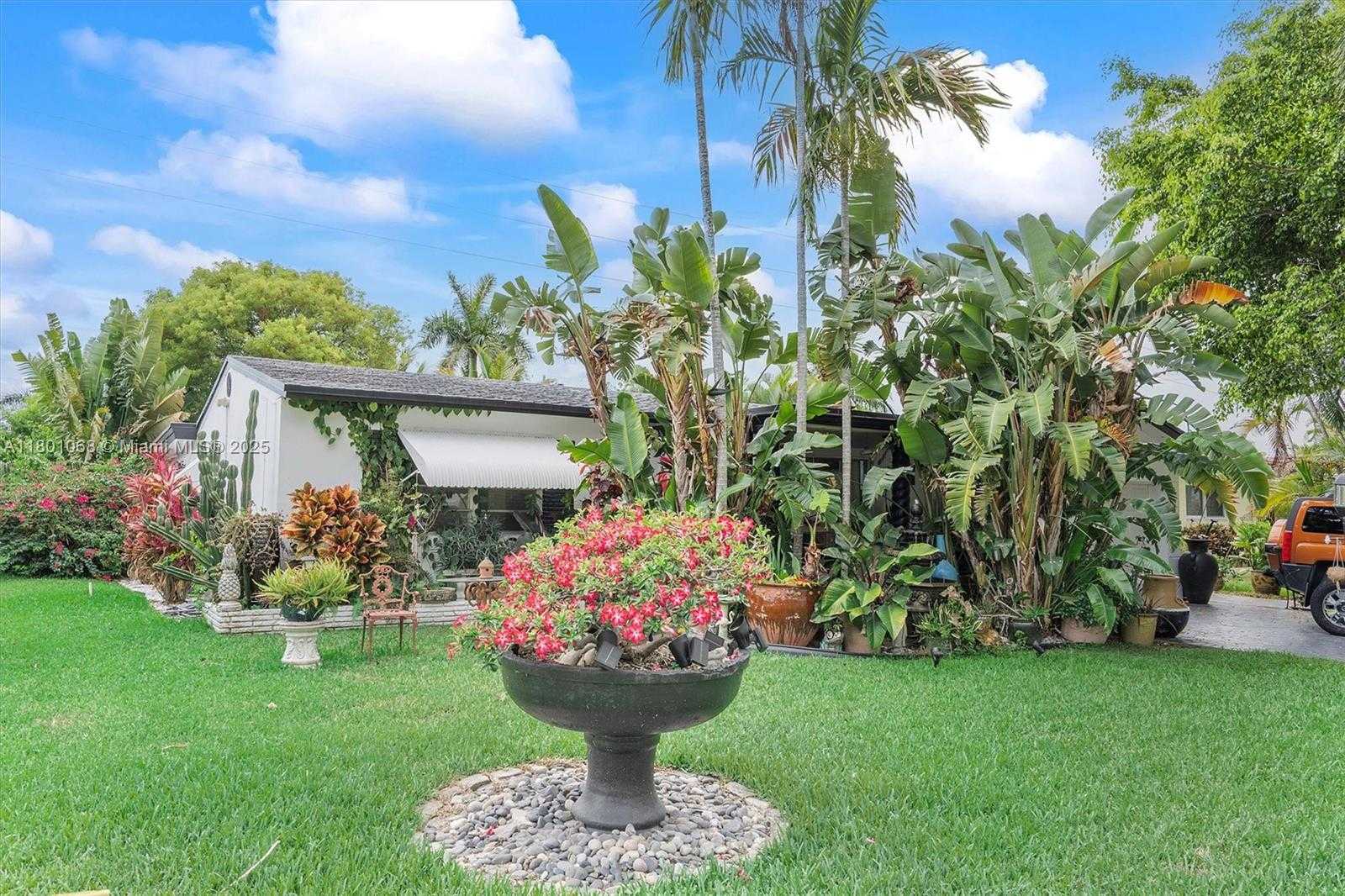 Small Image of 1012 NORTH EAST 8TH ST, Hallandale Beach Number 4