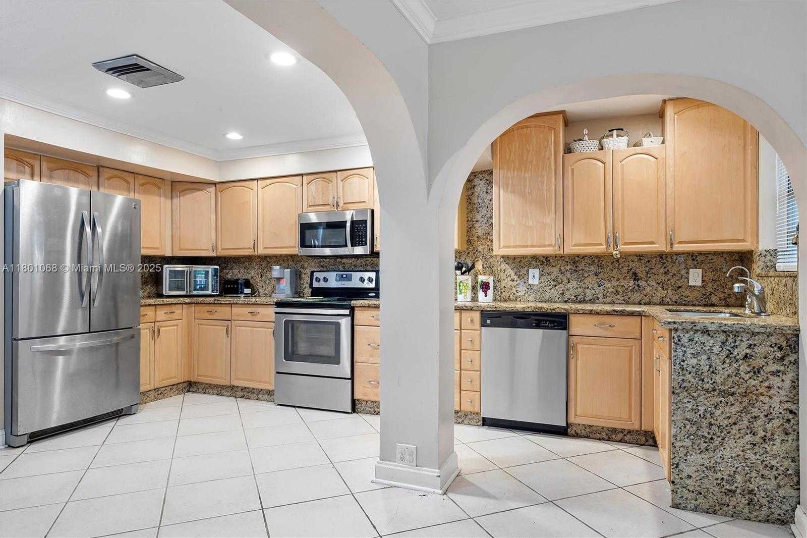 Small Image of 1012 NORTH EAST 8TH ST, Hallandale Beach Number 6