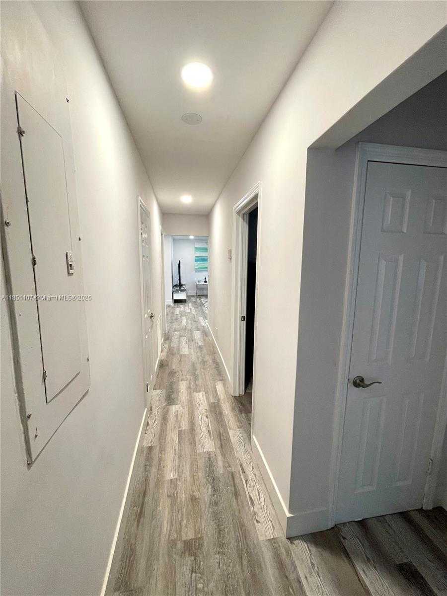 Small Image of 1900 NORTH EAST 180TH ST, North Miami Beach Number 19
