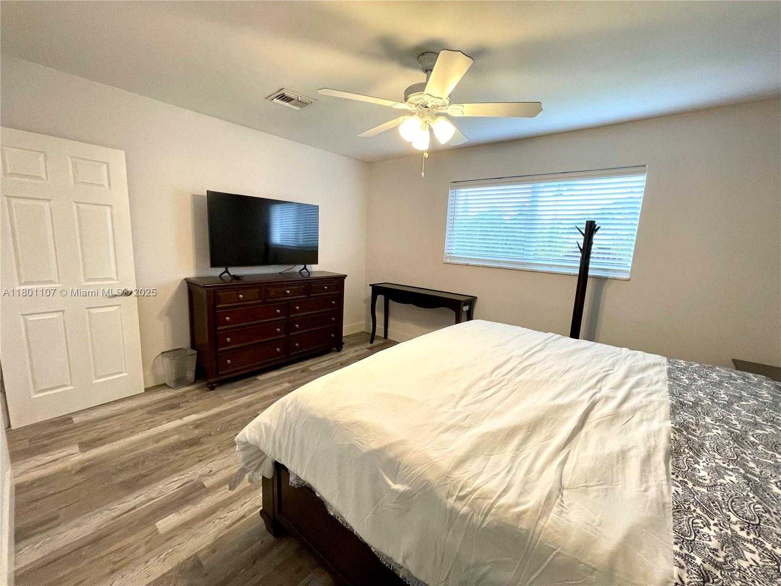 Small Image of 1900 NORTH EAST 180TH ST, North Miami Beach Number 21