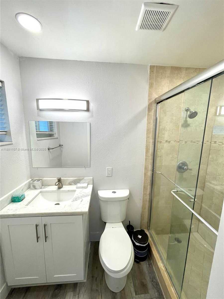 Small Image of 1900 NORTH EAST 180TH ST, North Miami Beach Number 24
