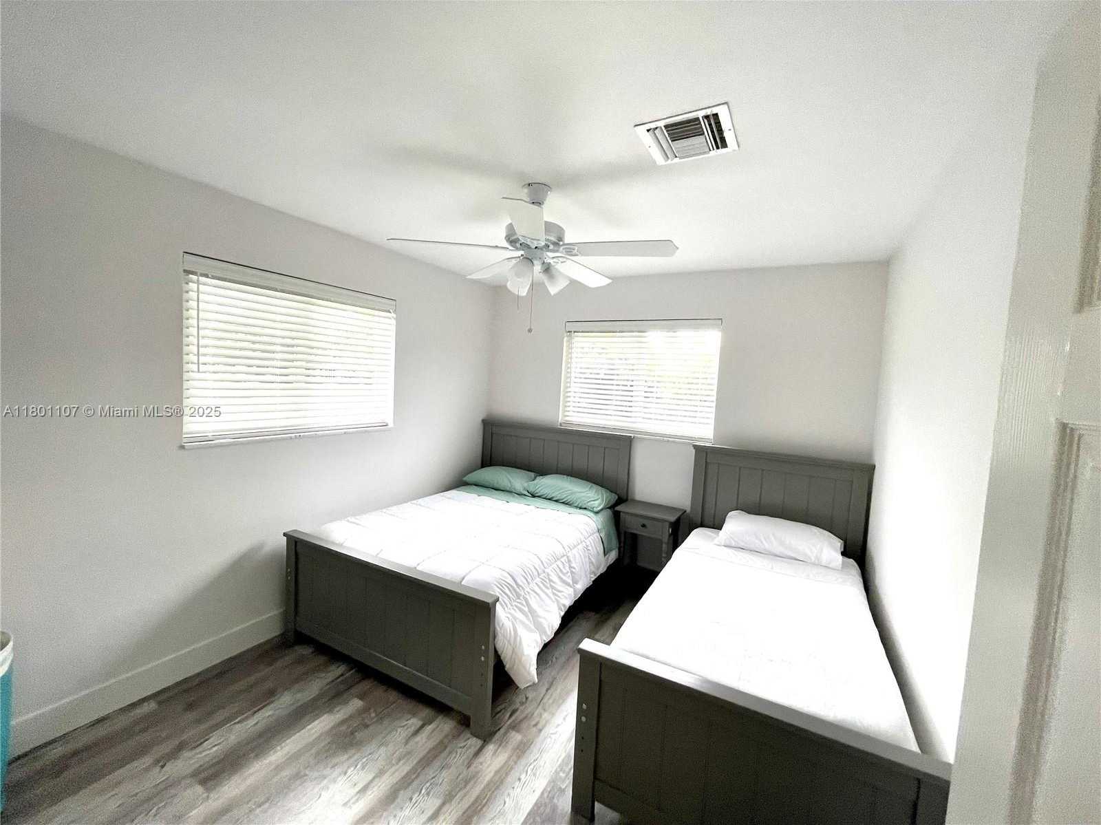 Small Image of 1900 NORTH EAST 180TH ST, North Miami Beach Number 25