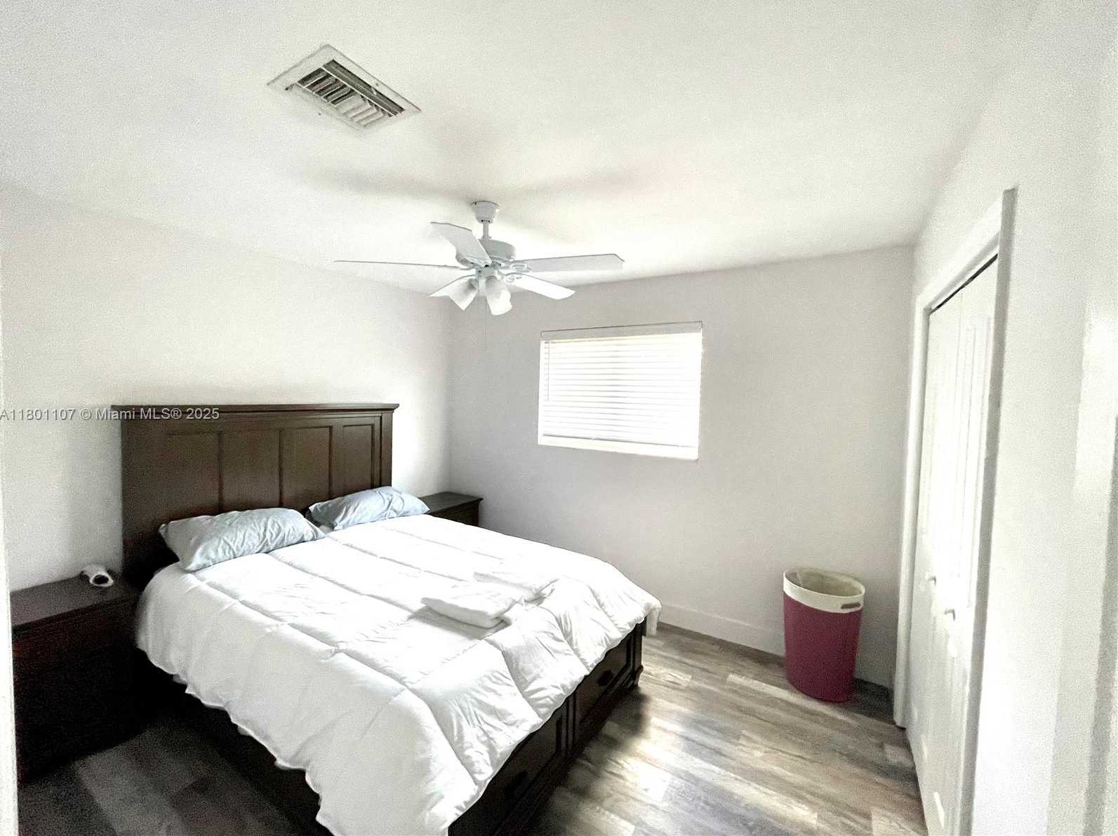 Small Image of 1900 NORTH EAST 180TH ST, North Miami Beach Number 27