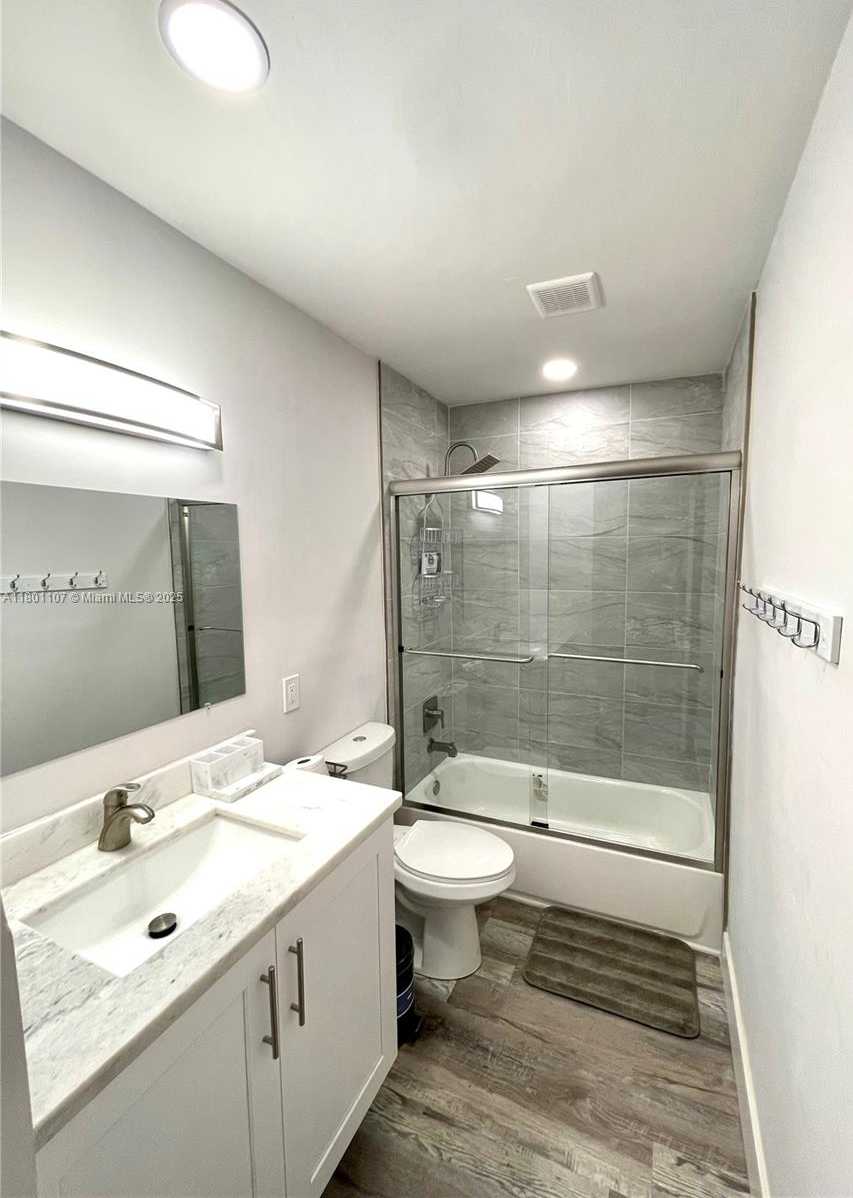 Small Image of 1900 NORTH EAST 180TH ST, North Miami Beach Number 29