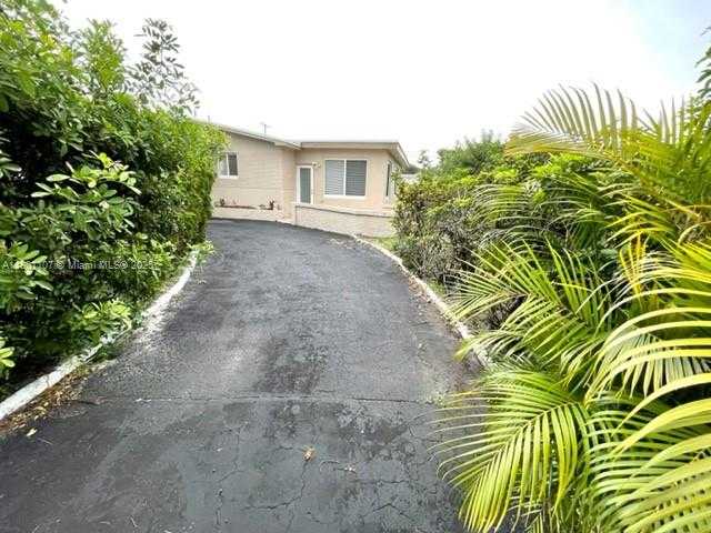 Small Image of 1900 NORTH EAST 180TH ST, North Miami Beach Number 32