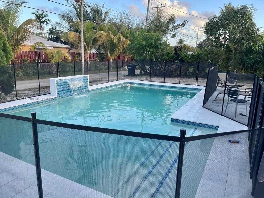 Small Image of 1900 NORTH EAST 180TH ST, North Miami Beach Number 43
