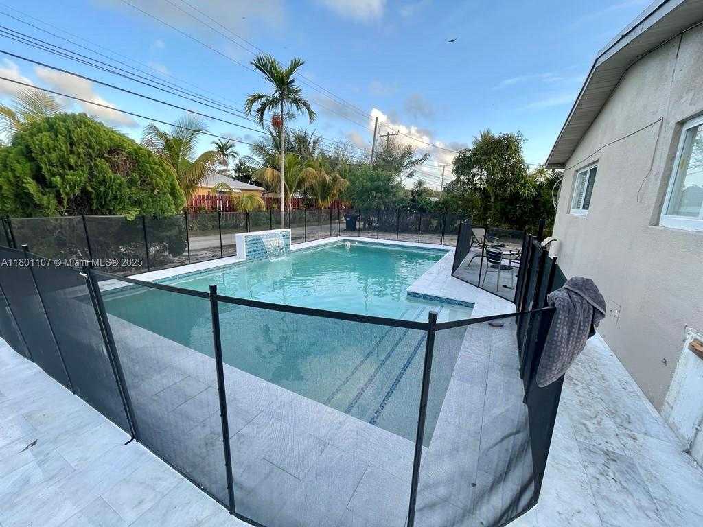 Small Image of 1900 NORTH EAST 180TH ST, North Miami Beach Number 44