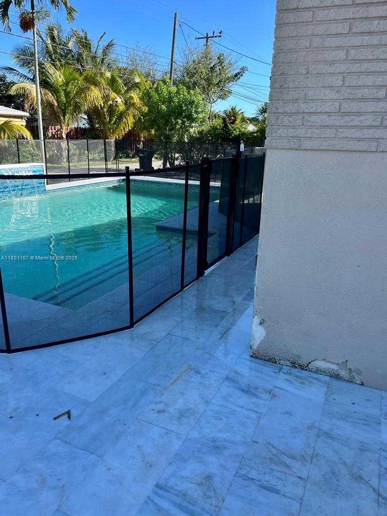 Small Image of 1900 NORTH EAST 180TH ST, North Miami Beach Number 45