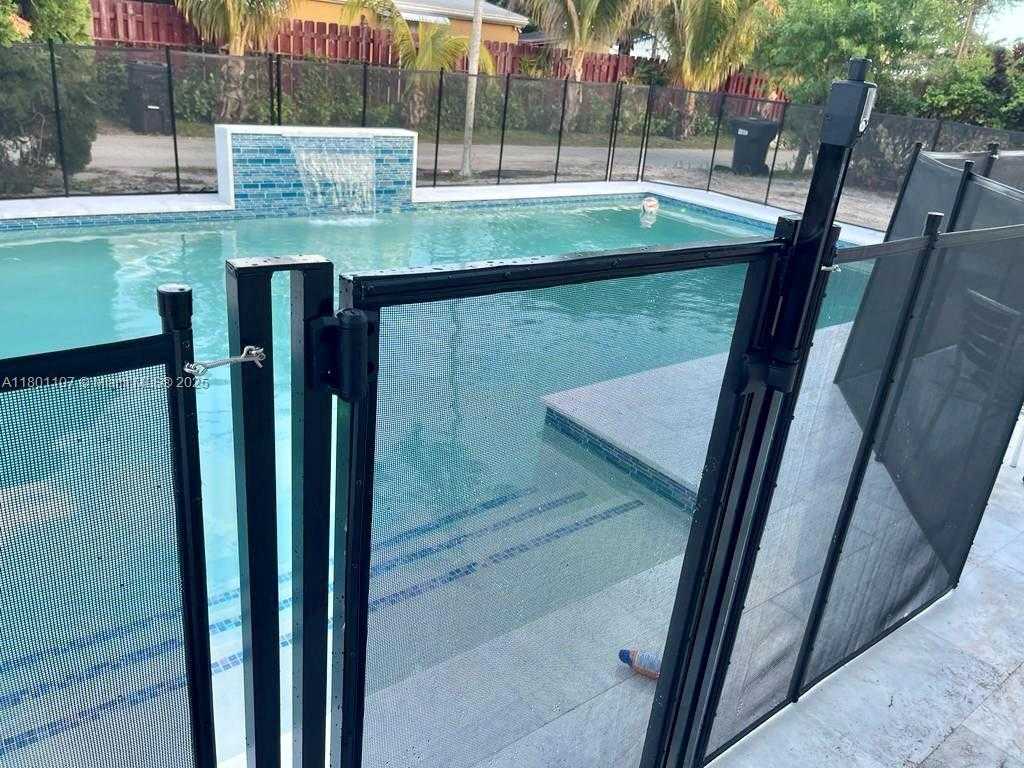 Small Image of 1900 NORTH EAST 180TH ST, North Miami Beach Number 46