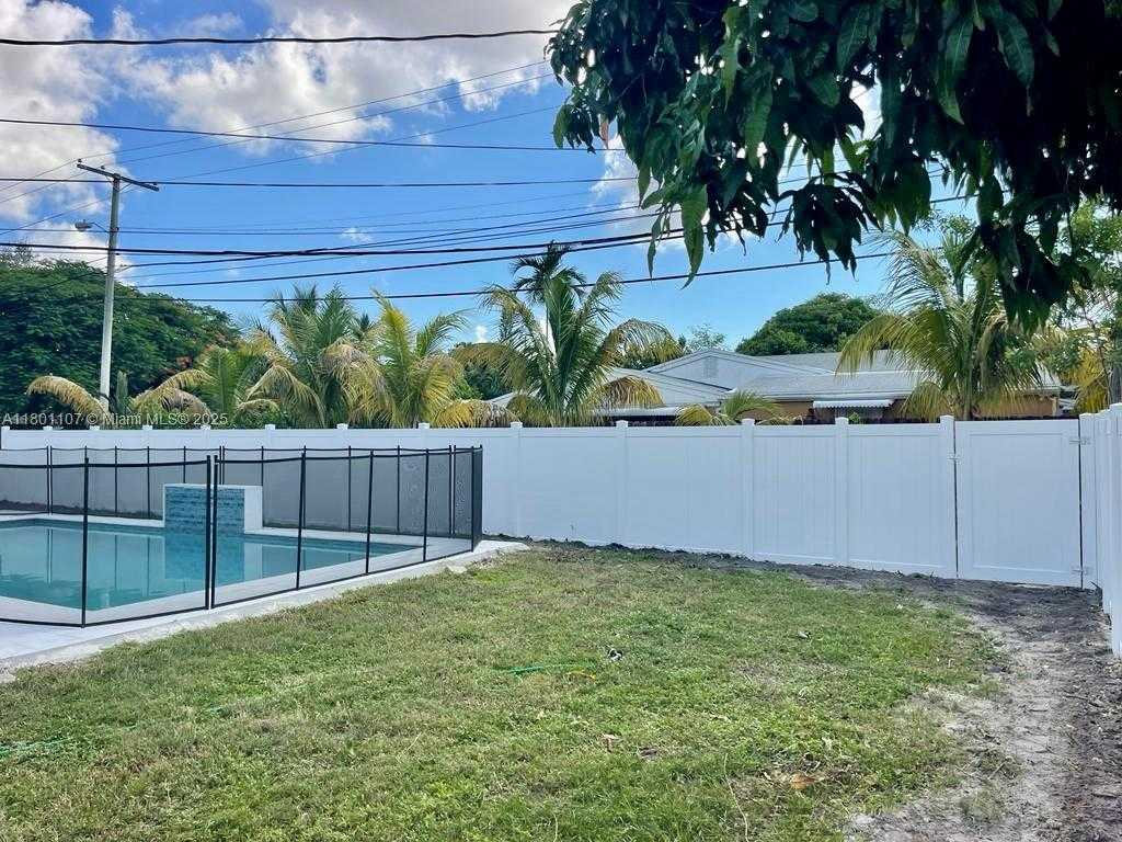 Small Image of 1900 NORTH EAST 180TH ST, North Miami Beach Number 47