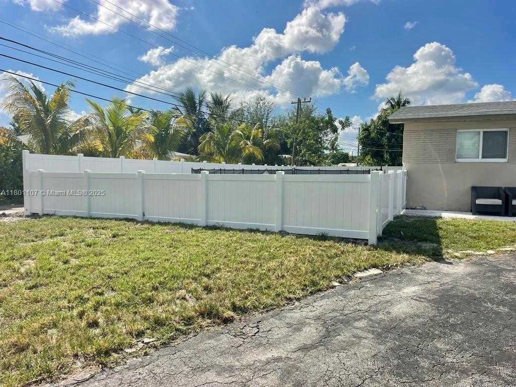 Small Image of 1900 NORTH EAST 180TH ST, North Miami Beach Number 48