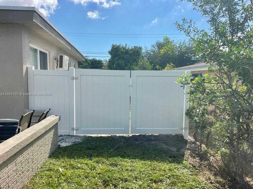 Small Image of 1900 NORTH EAST 180TH ST, North Miami Beach Number 50
