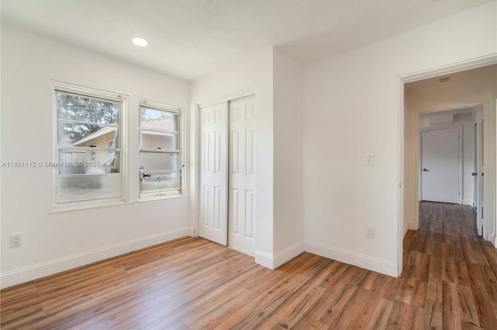 Small Image of Hollywood Number 20