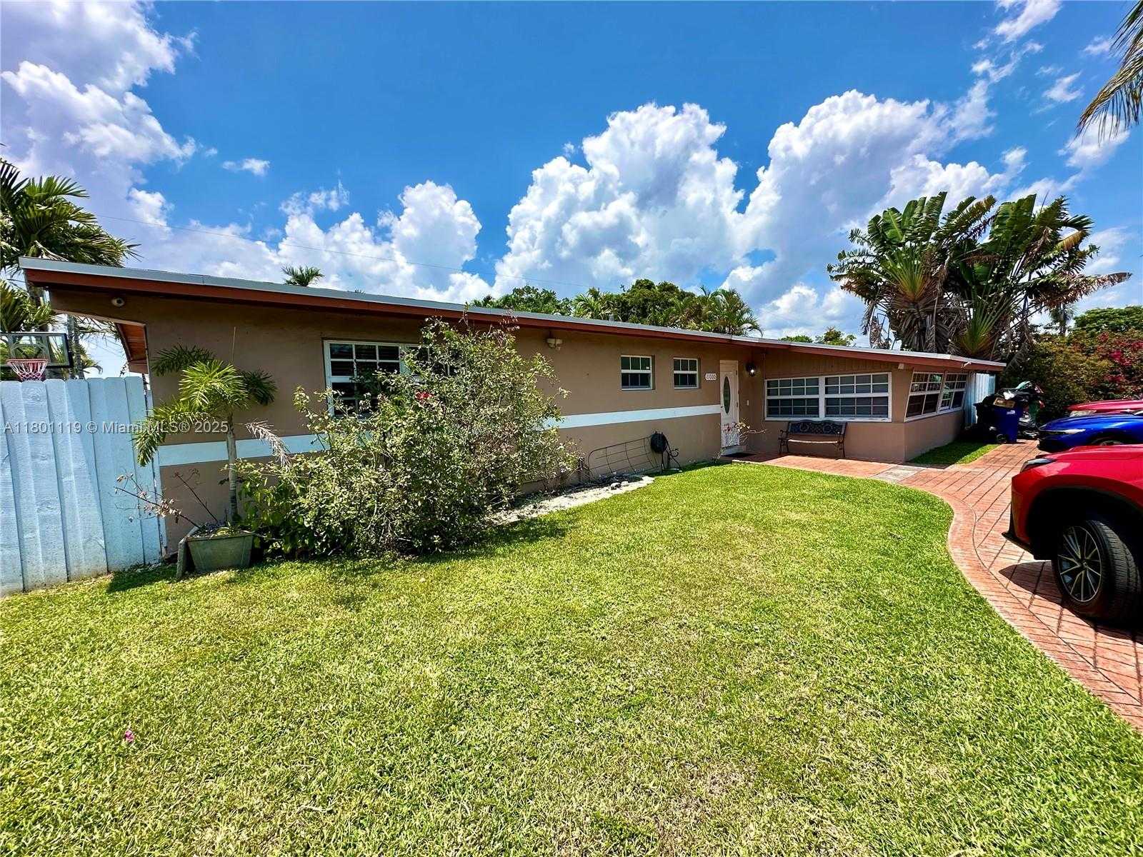 Small Image of 21000 NORTH EAST 26TH AVE, Miami Number 10