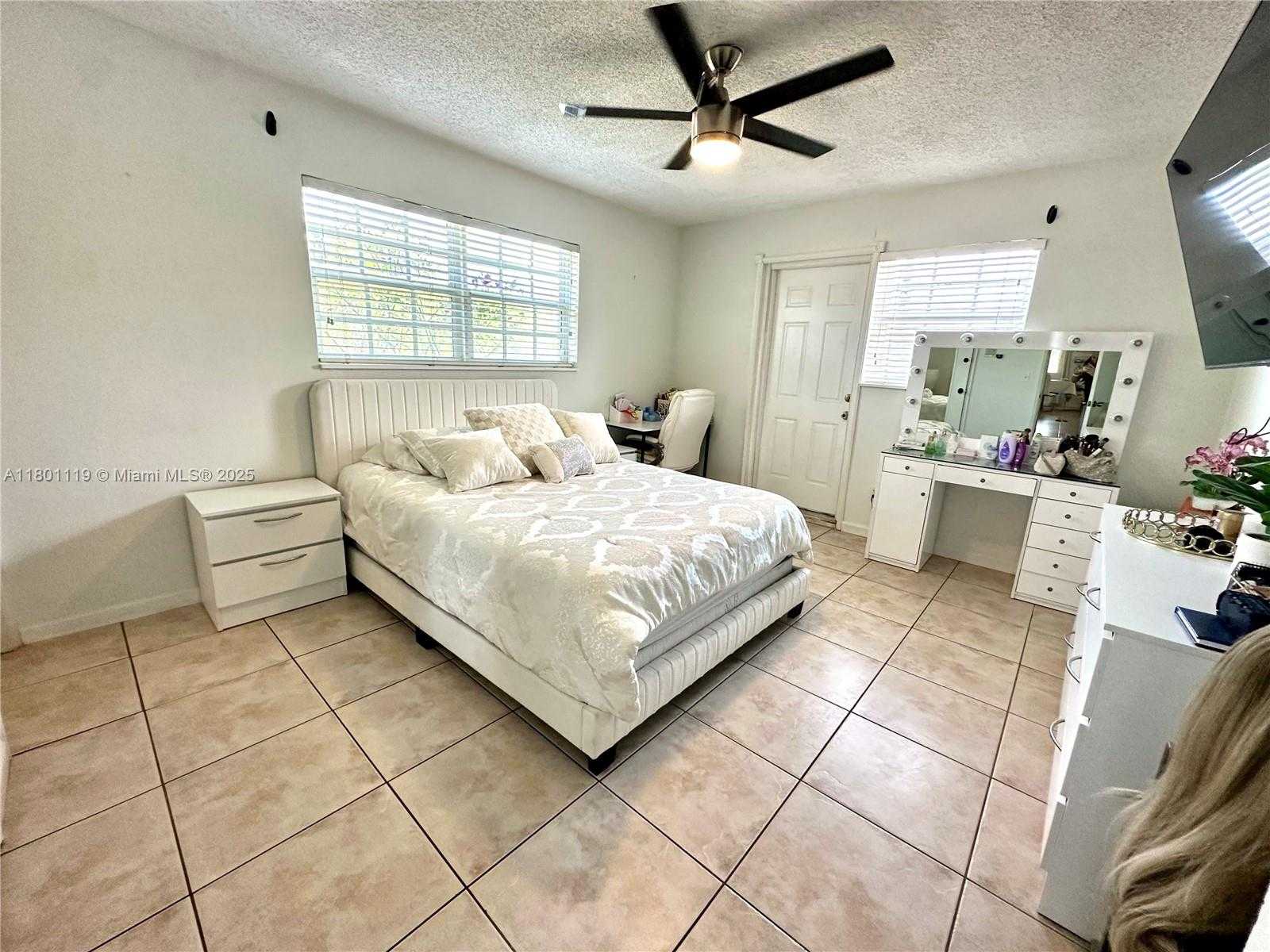 Small Image of 21000 NORTH EAST 26TH AVE, Miami Number 3