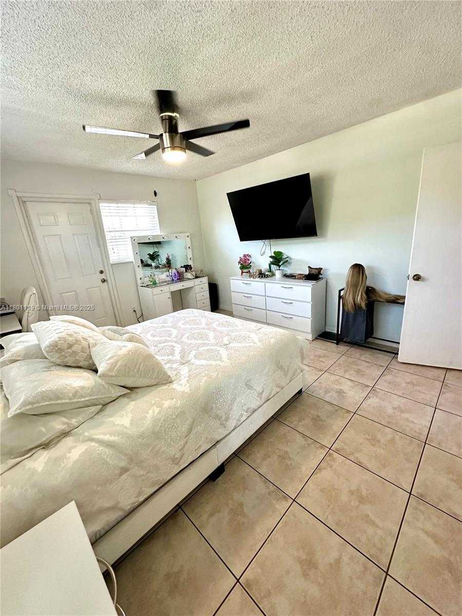 Small Image of 21000 NORTH EAST 26TH AVE, Miami Number 4