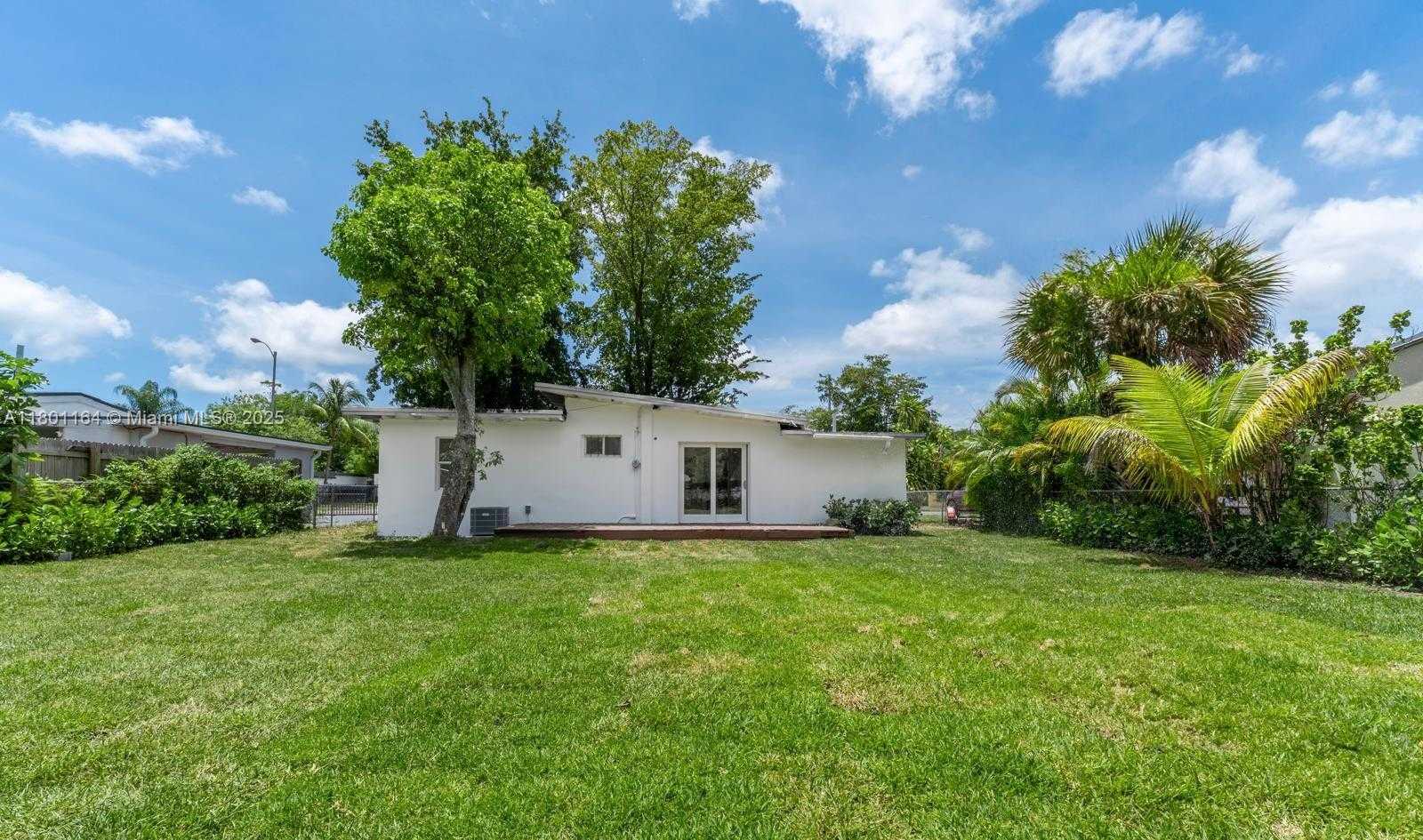 Small Image of 75 NORTH WEST 125TH ST, North Miami Number 16