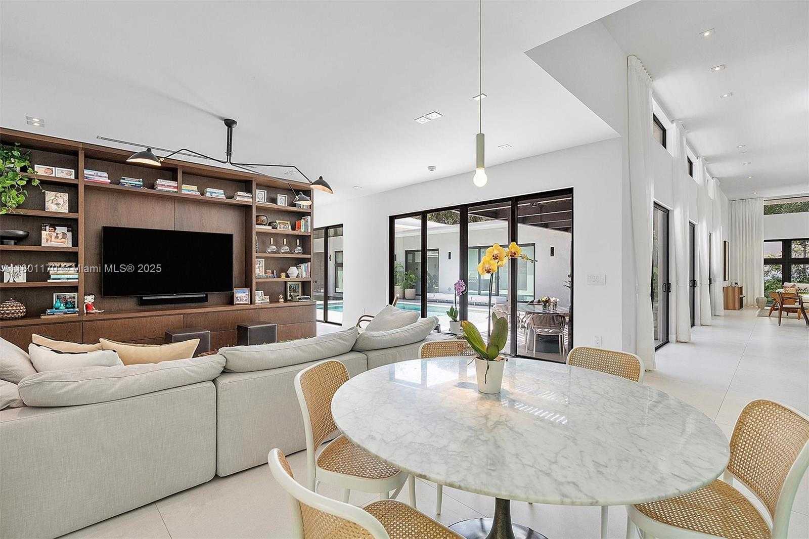 Small Image of 4151 GATE LN, Miami Number 10