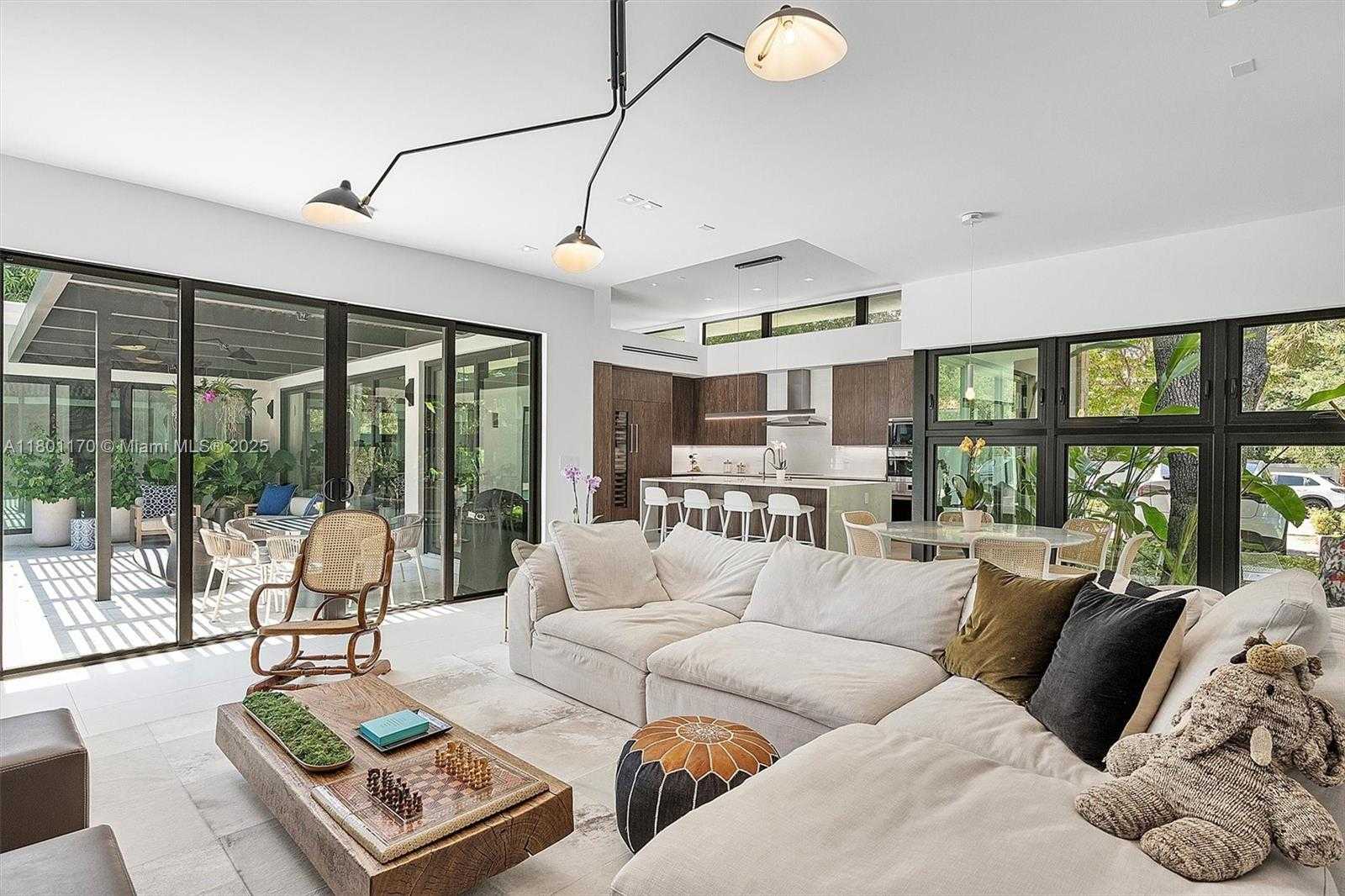 Small Image of 4151 GATE LN, Miami Number 14