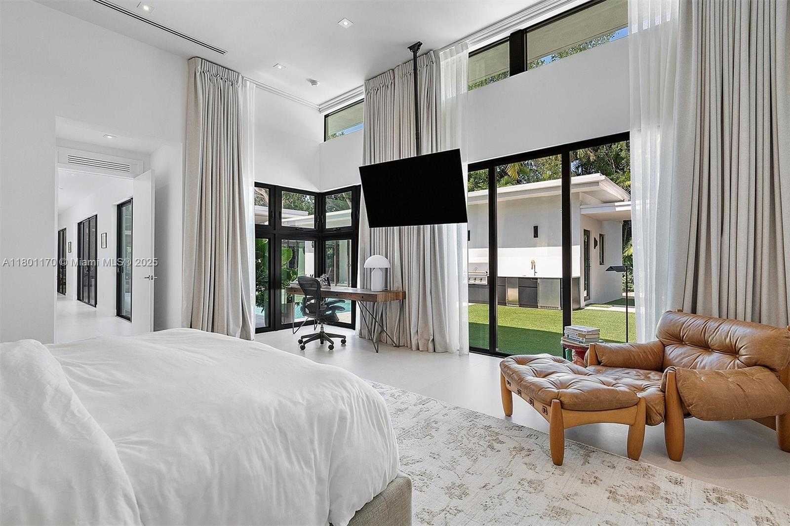 Small Image of 4151 GATE LN, Miami Number 16
