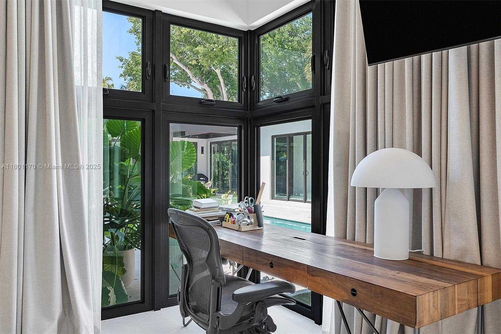 Small Image of 4151 GATE LN, Miami Number 17