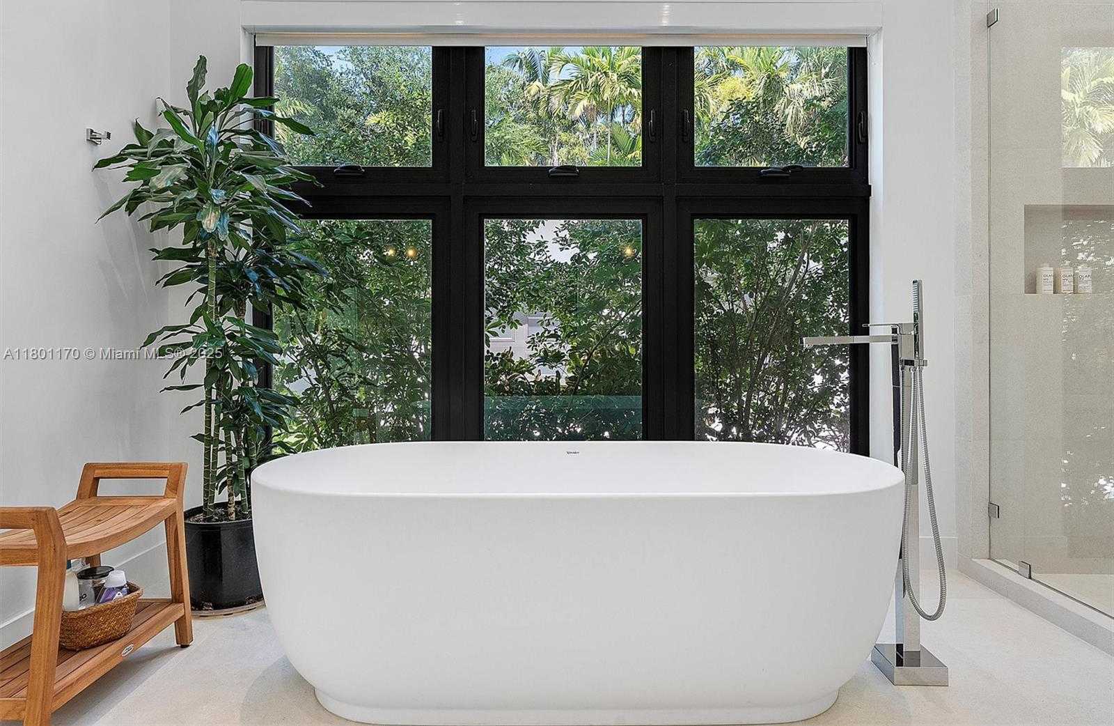 Small Image of 4151 GATE LN, Miami Number 19