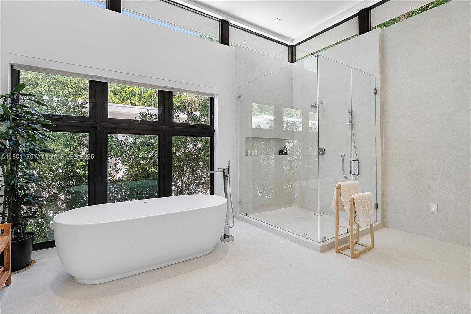 Small Image of 4151 GATE LN, Miami Number 20
