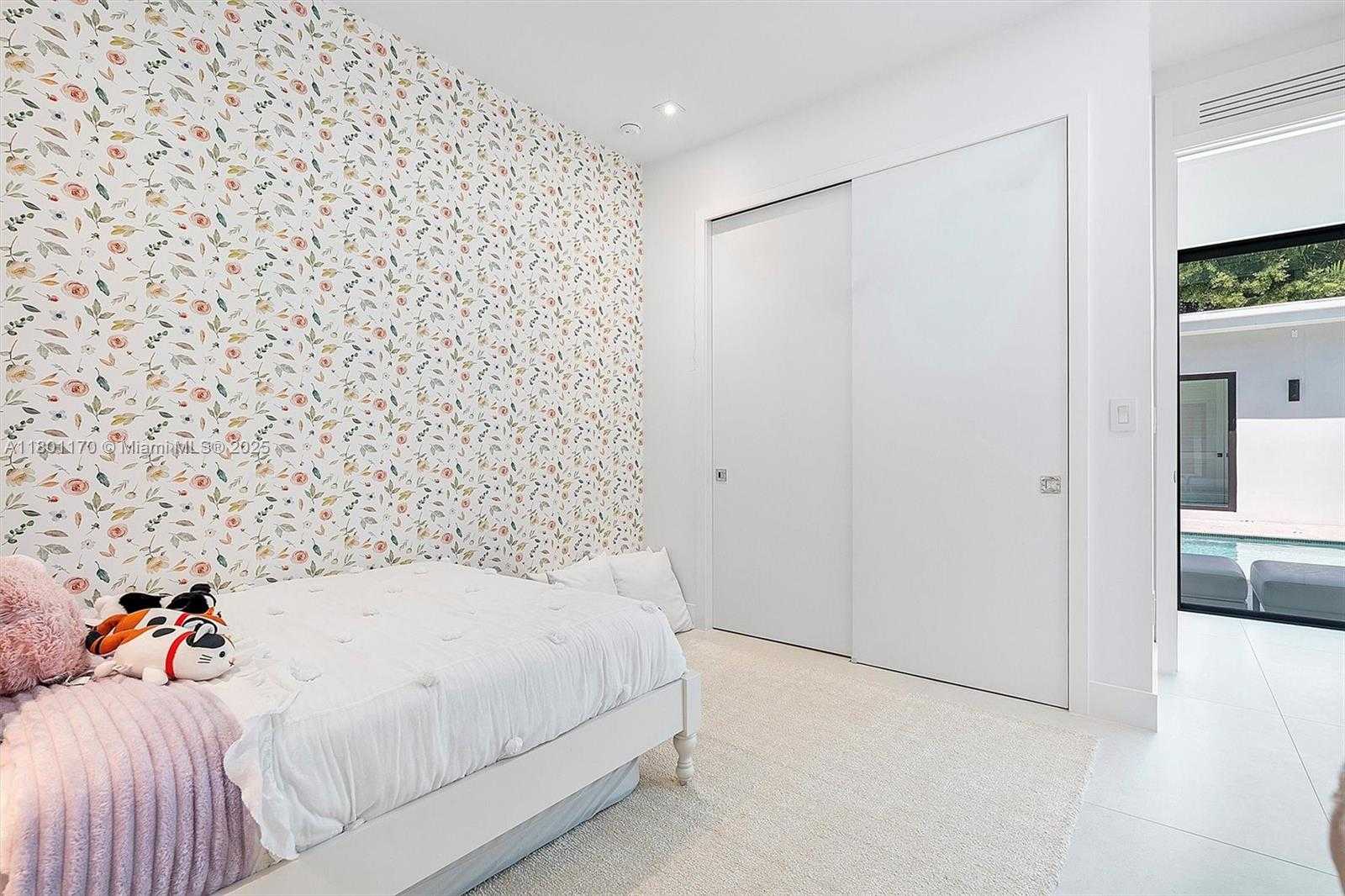Small Image of 4151 GATE LN, Miami Number 24
