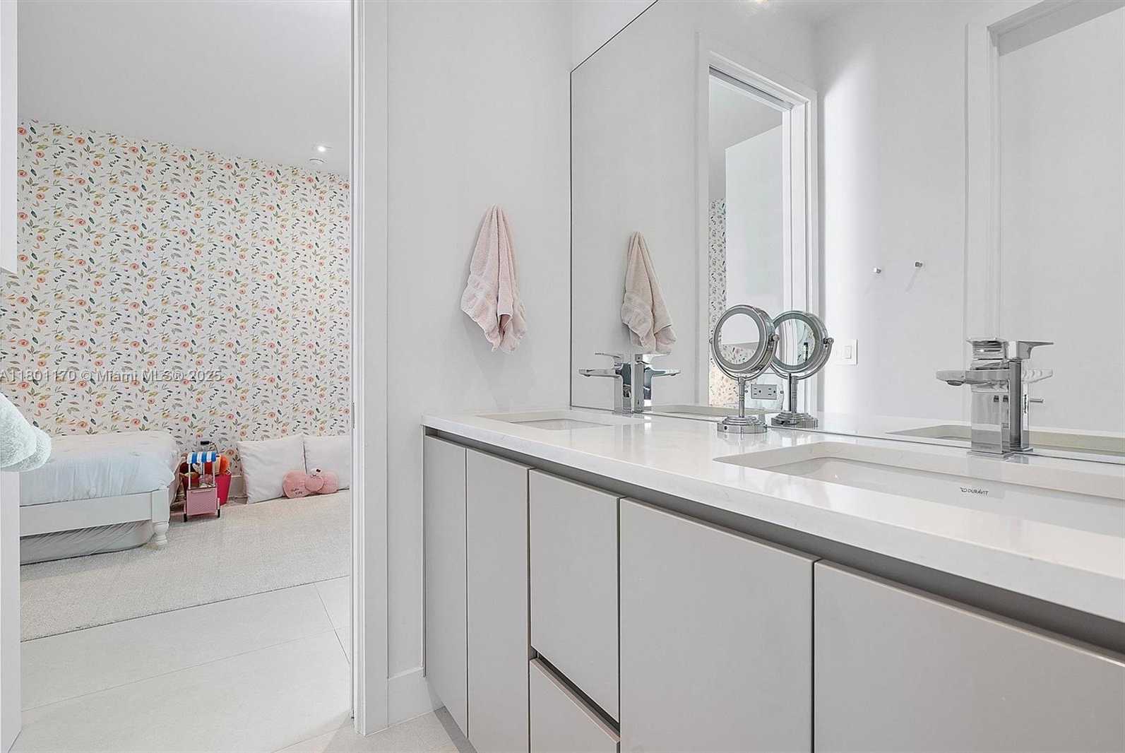 Small Image of 4151 GATE LN, Miami Number 25