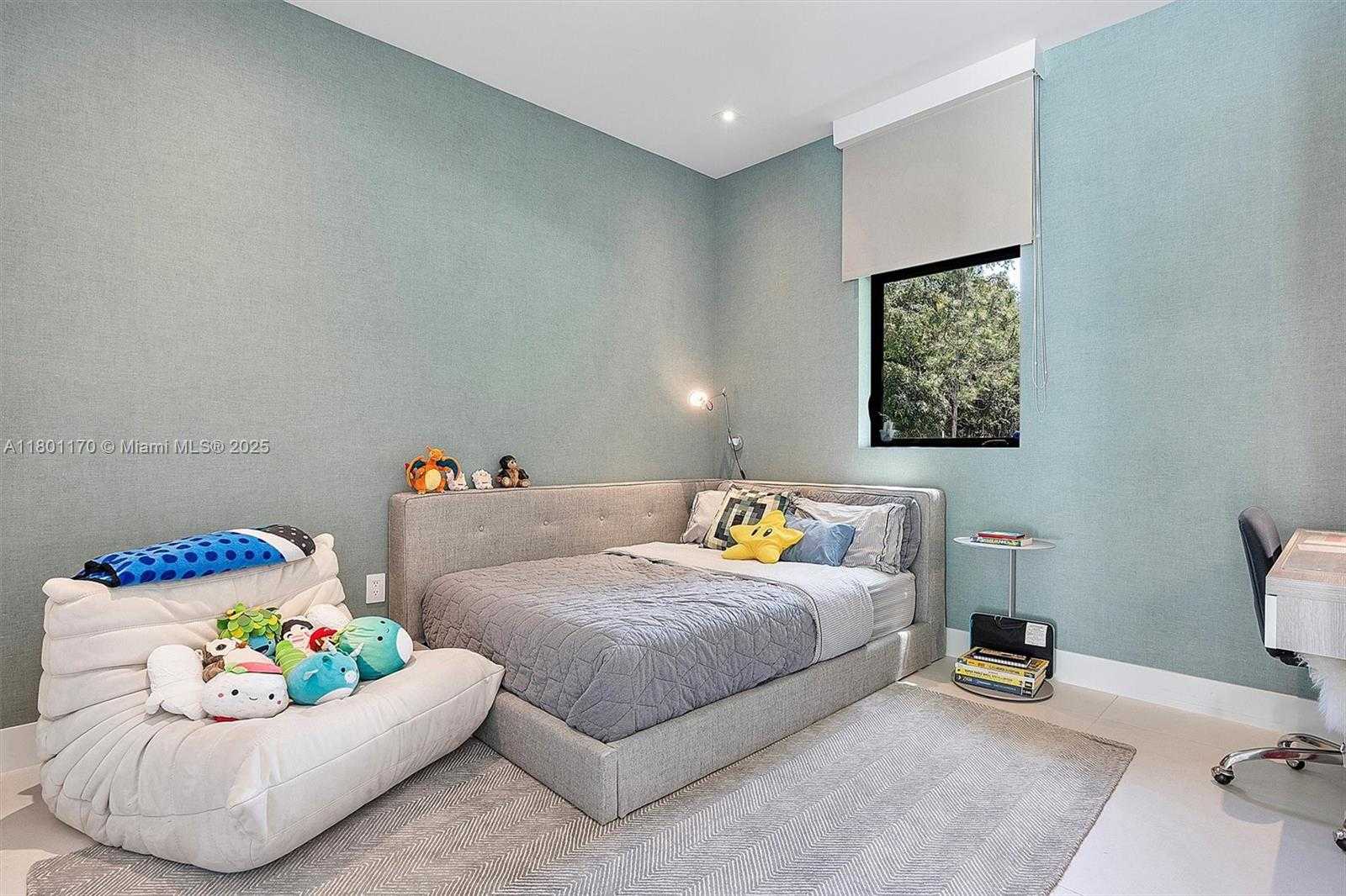 Small Image of 4151 GATE LN, Miami Number 26