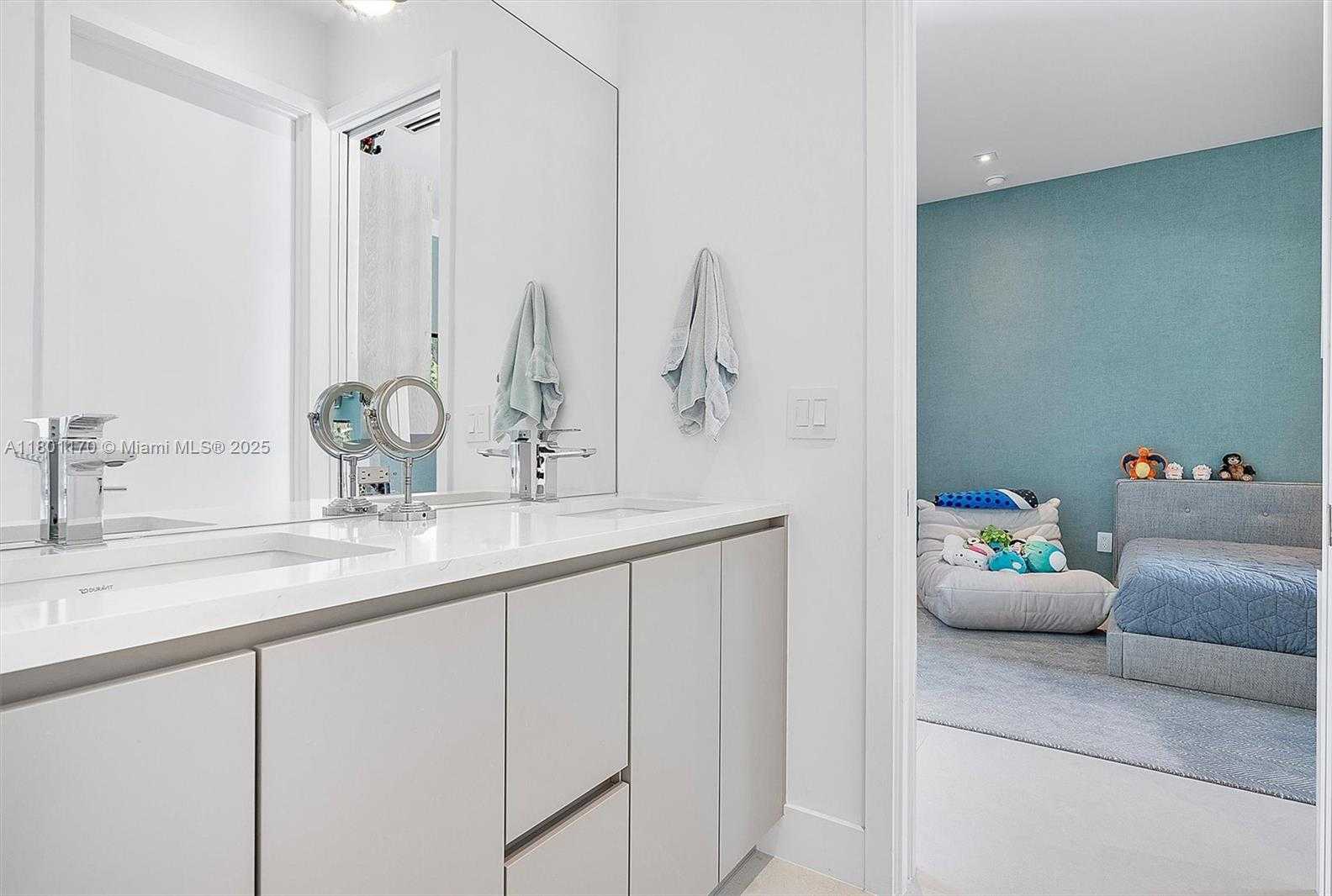 Small Image of 4151 GATE LN, Miami Number 28