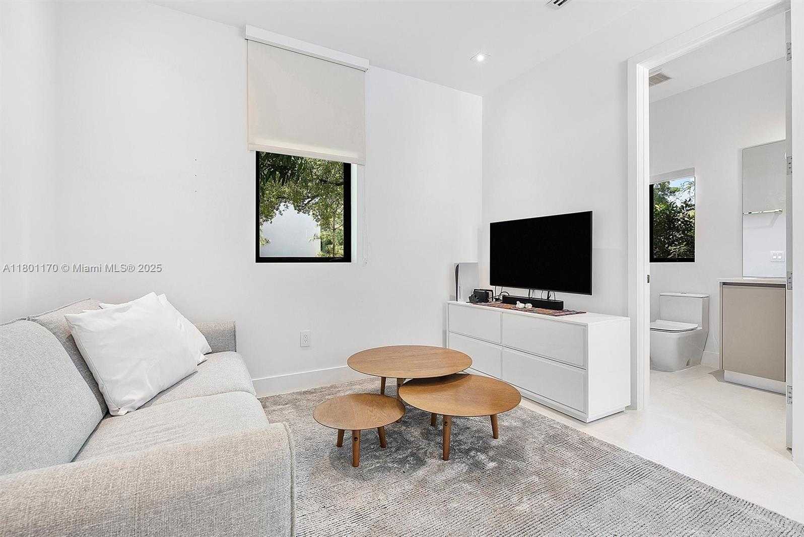 Small Image of 4151 GATE LN, Miami Number 31
