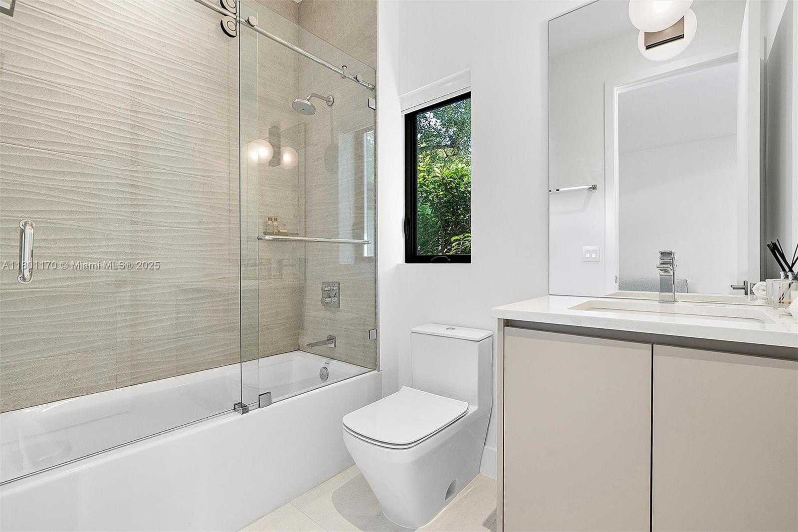 Small Image of 4151 GATE LN, Miami Number 32