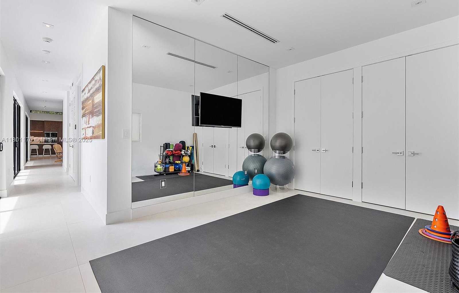 Small Image of 4151 GATE LN, Miami Number 33