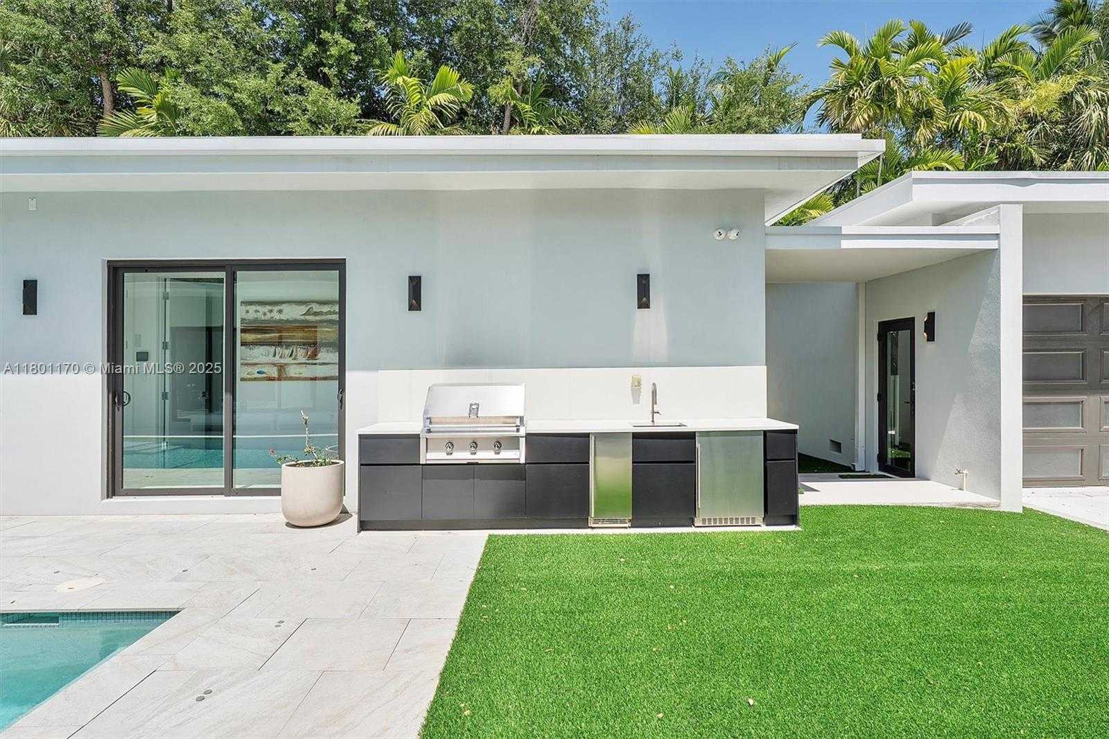 Small Image of 4151 GATE LN, Miami Number 35