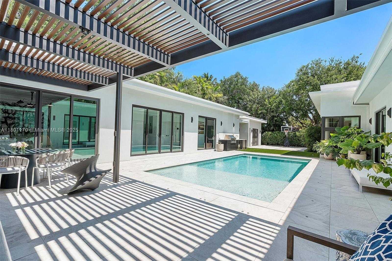 Small Image of 4151 GATE LN, Miami Number 36