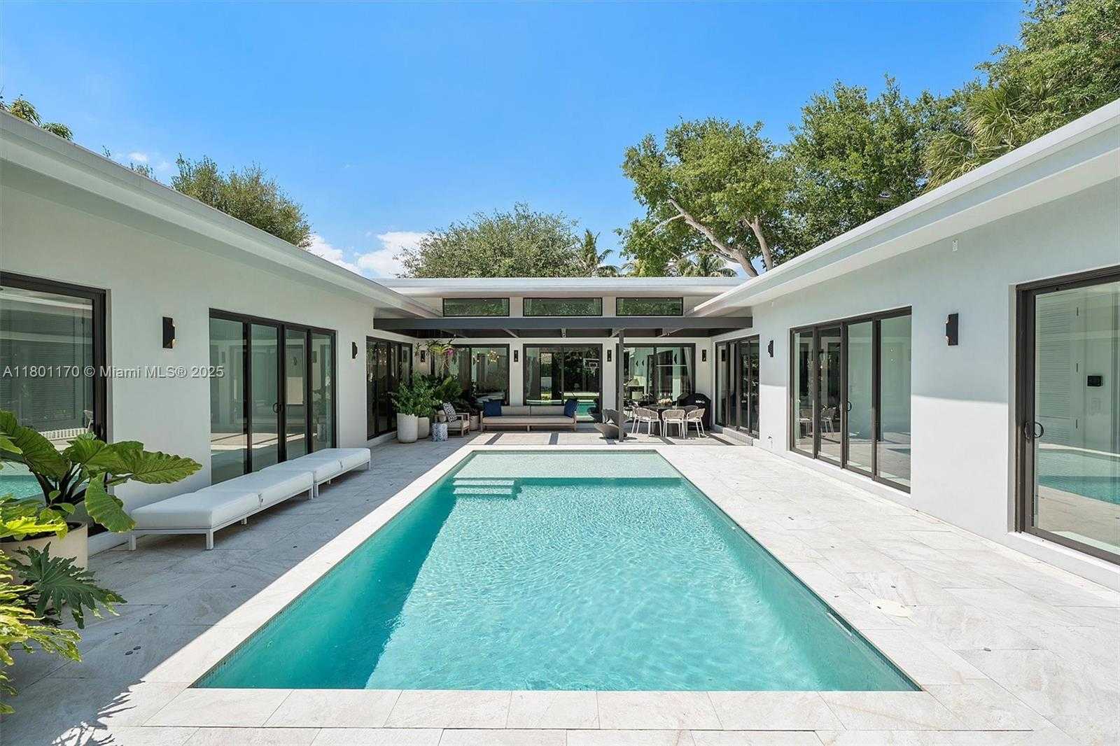 Small Image of 4151 GATE LN, Miami Number 37