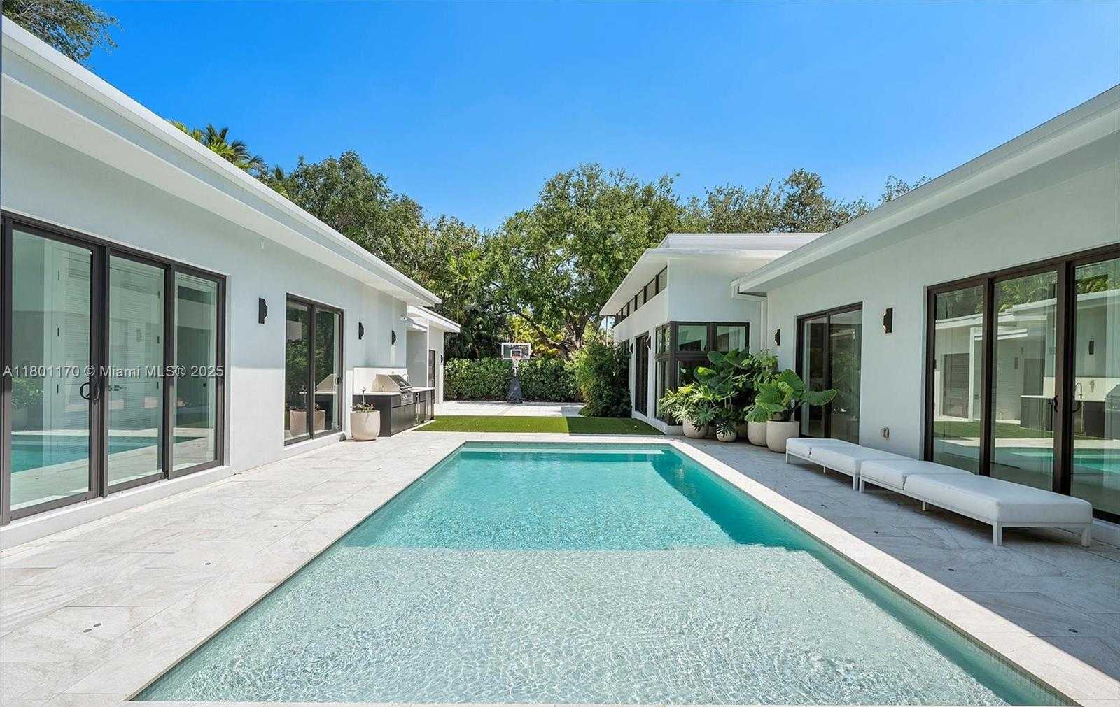 Small Image of 4151 GATE LN, Miami Number 38
