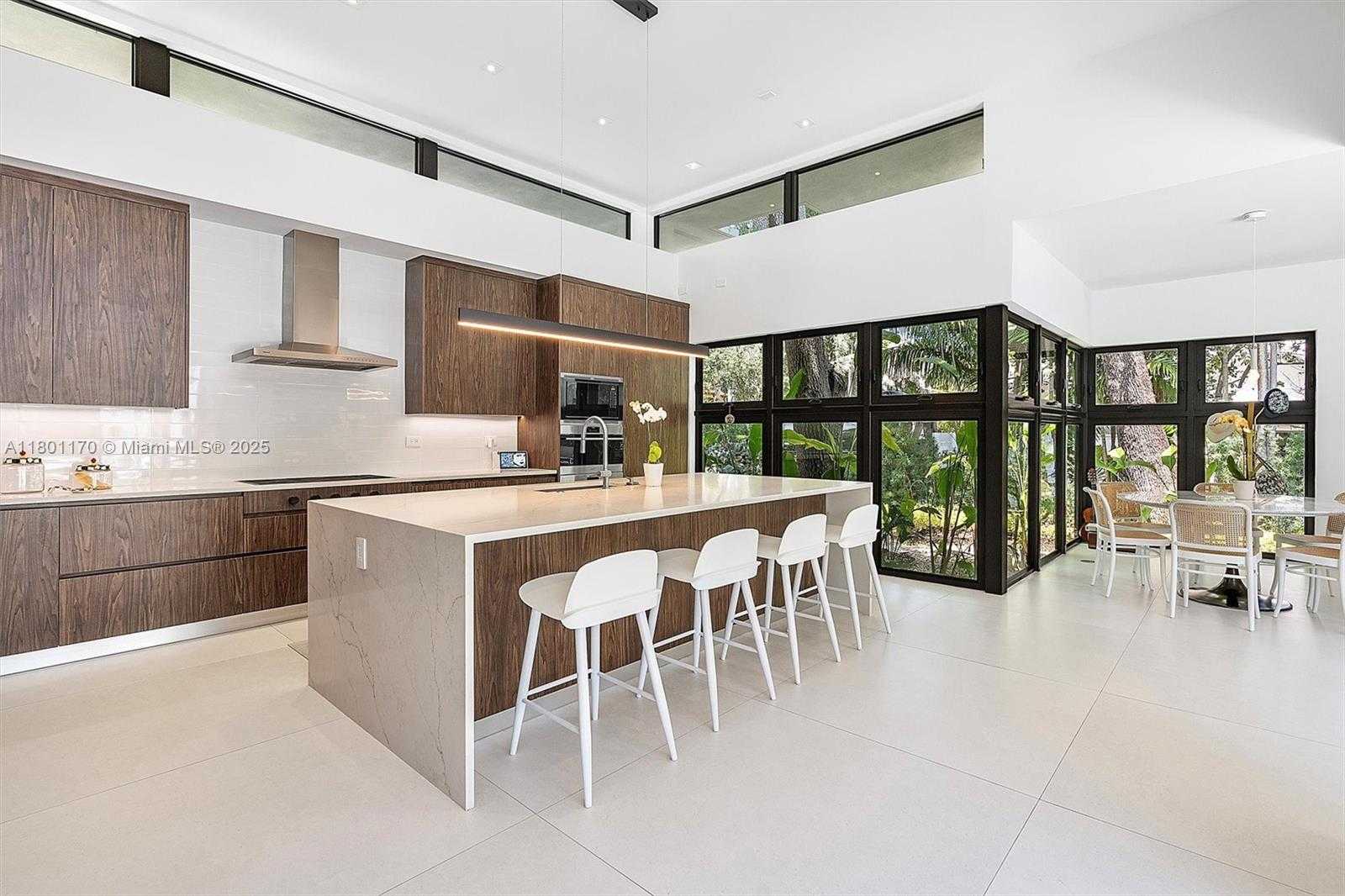 Small Image of 4151 GATE LN, Miami Number 5