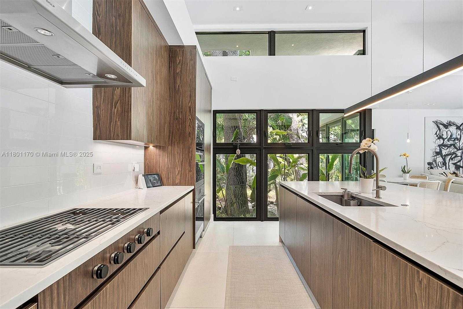 Small Image of 4151 GATE LN, Miami Number 7
